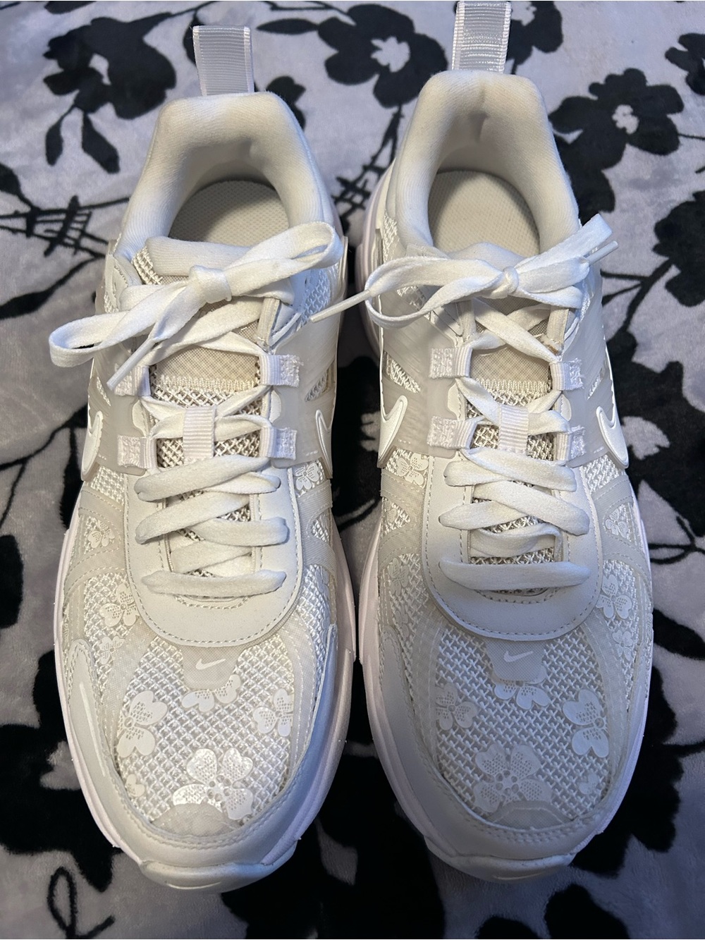 Simple Shoes Nike Women's V2K Run Shoes - White